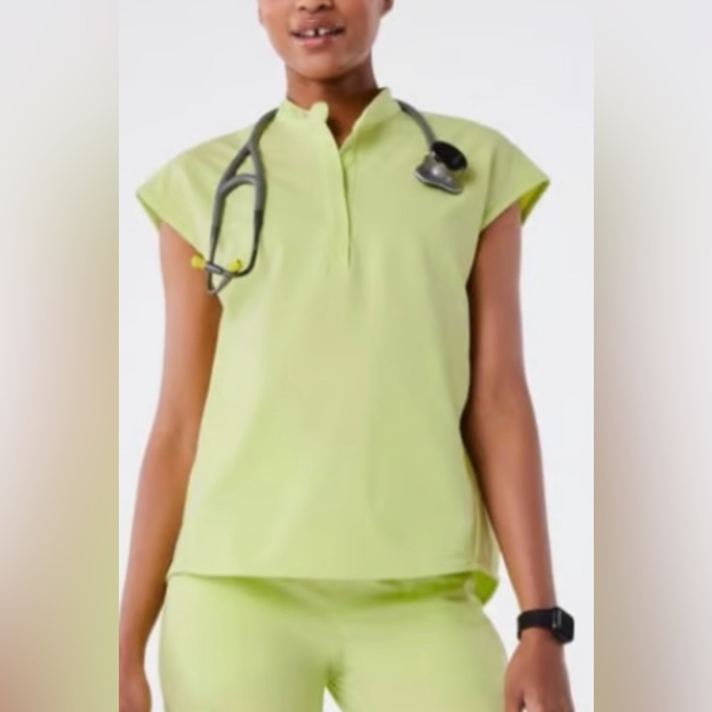 Figs S Rafaela Scrub Top in Sea Mist - LIKE NEW!